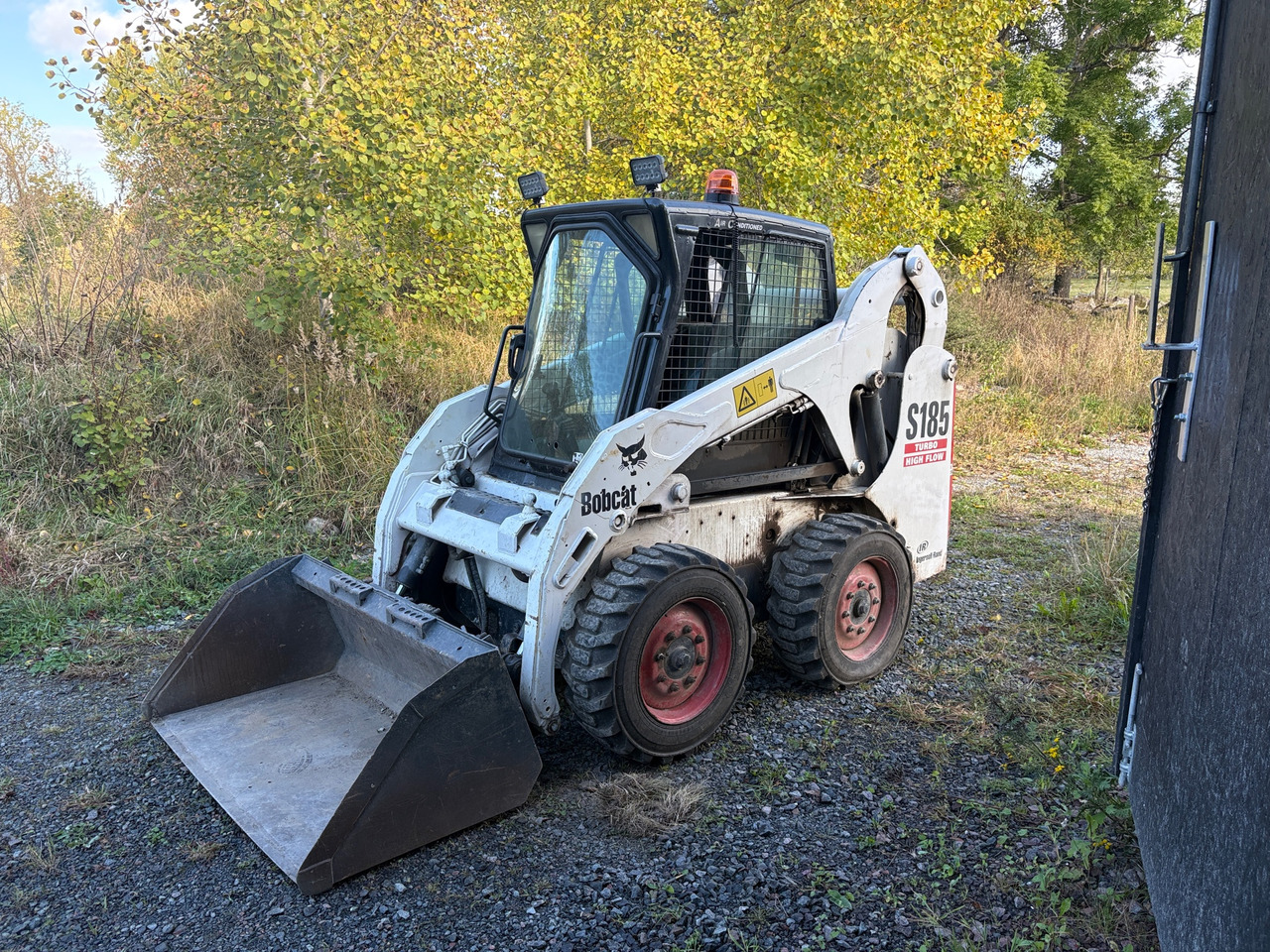 Bobcat S185 - Chargeuse sur pneus: photos 1 Bobcat S185 - Chargeuse sur pneus: photos 1