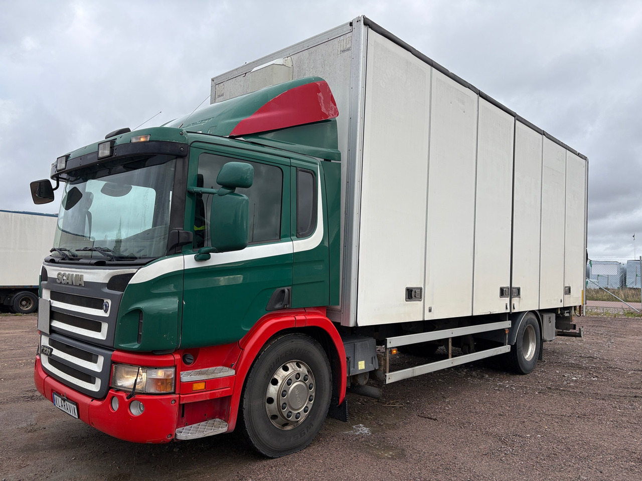 Scania P 230 - Camion: photos 1 Scania P 230 - Camion: photos 1
