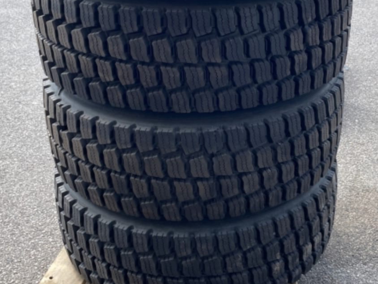 Goodyear Ultra Grip Max - Pneu pour Camion: photos 1 Goodyear Ultra Grip Max - Pneu pour Camion: photos 1