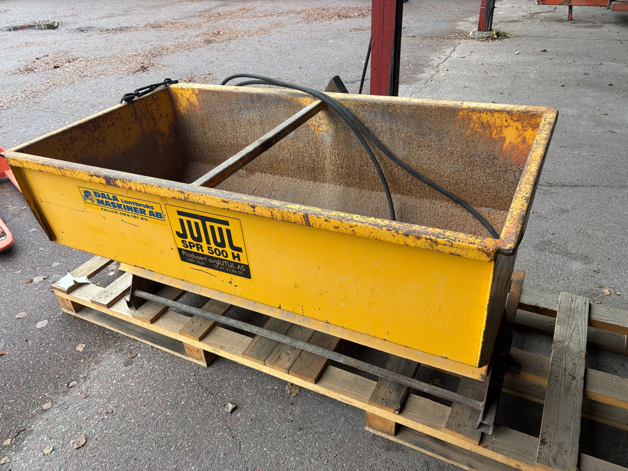 Jutul Spr 500 H - Epandeur de sable: photos 1 Jutul Spr 500 H - Epandeur de sable: photos 1