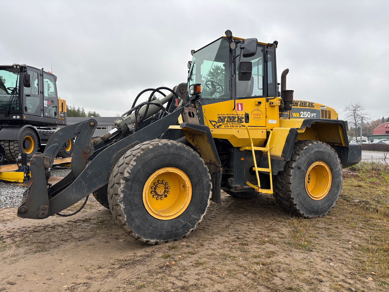 Komatsu WA250PT-5H - Chargeuse sur pneus: photos 1 Komatsu WA250PT-5H - Chargeuse sur pneus: photos 1