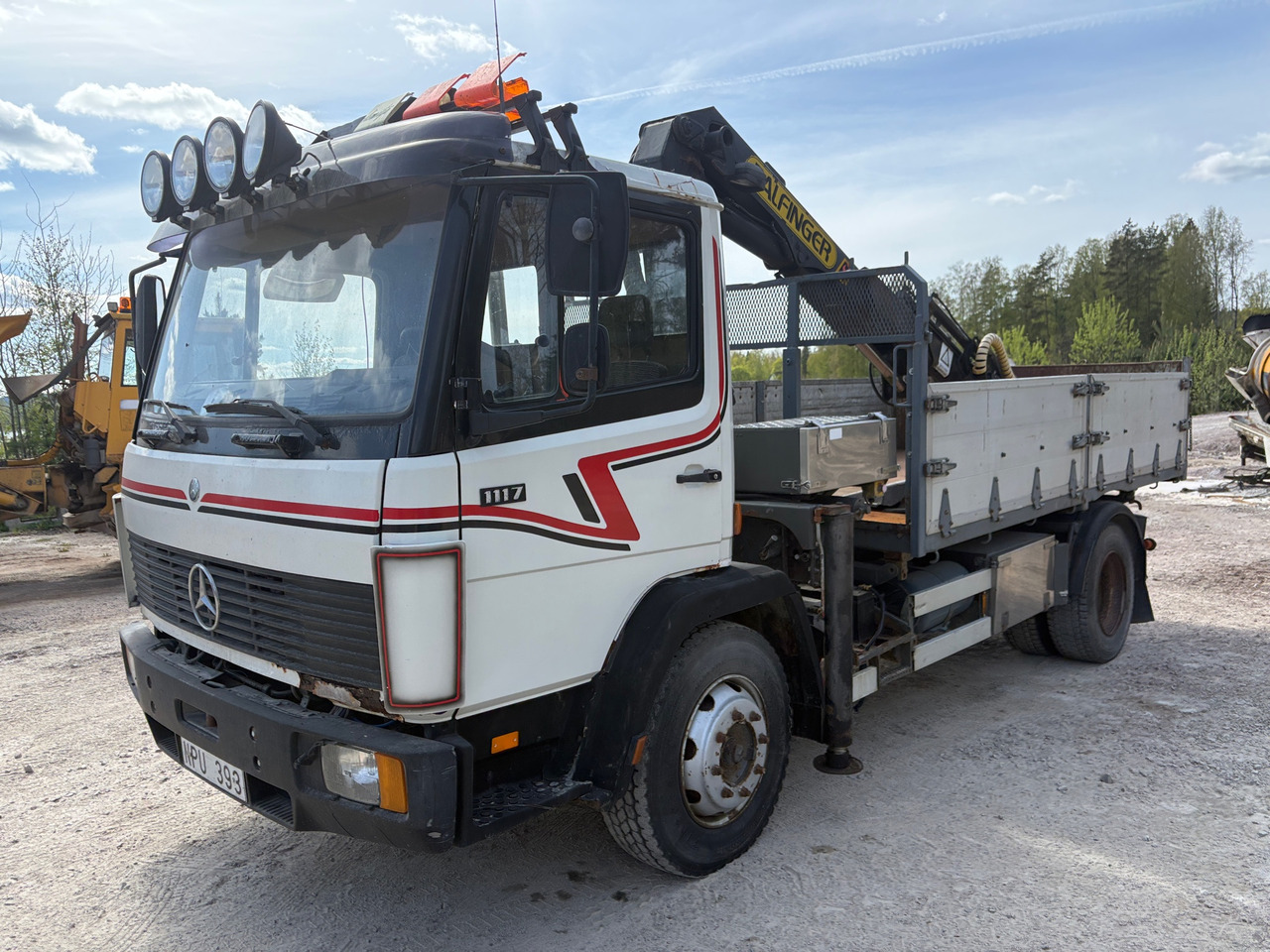 Mercedez-Benz 1117 - Camion grue: photos 1 Mercedez-Benz 1117 - Camion grue: photos 1