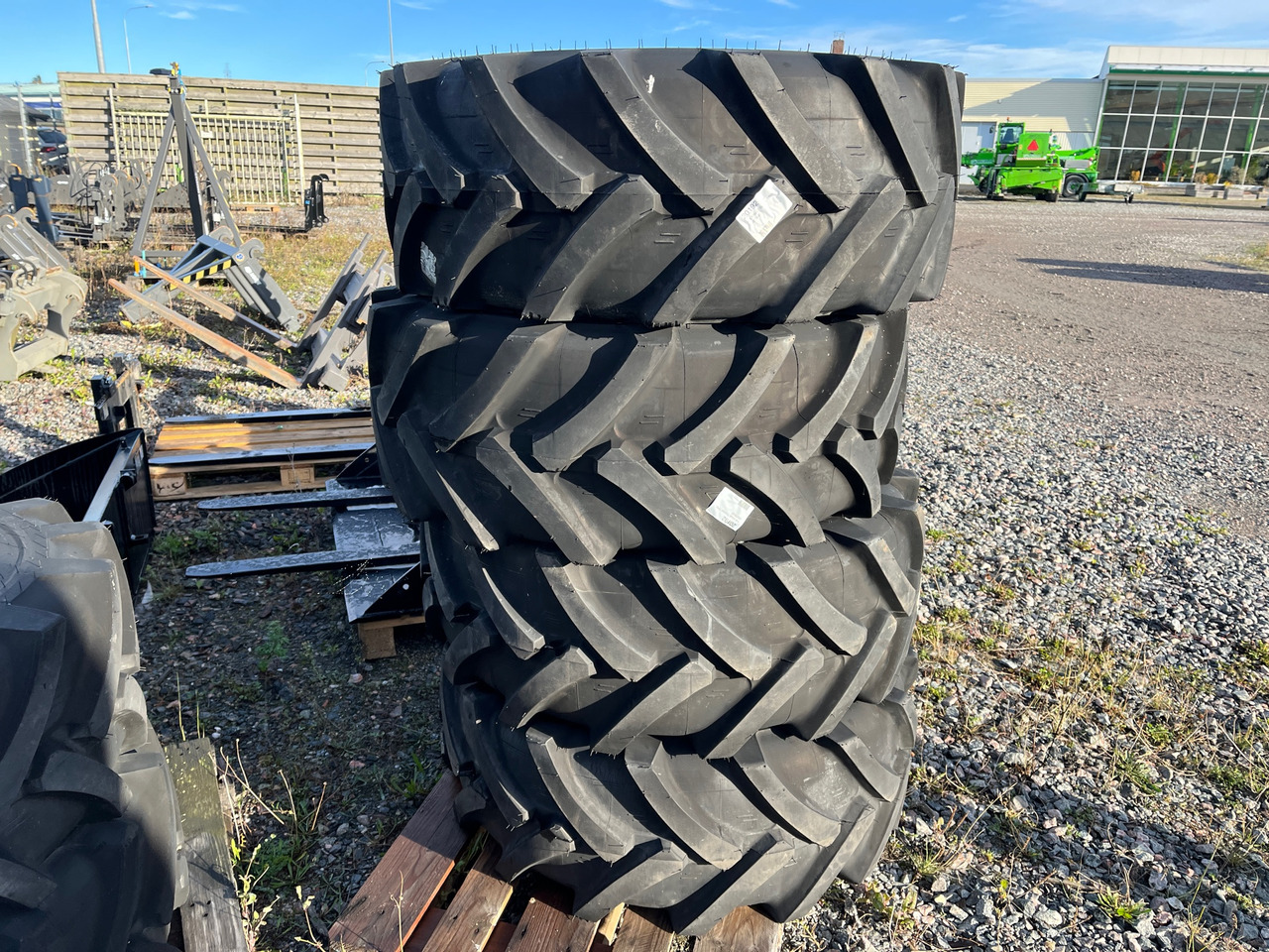 Mitas Traction TR01 - Pneu pour Engins de chantier: photos 1 Mitas Traction TR01 - Pneu pour Engins de chantier: photos 1