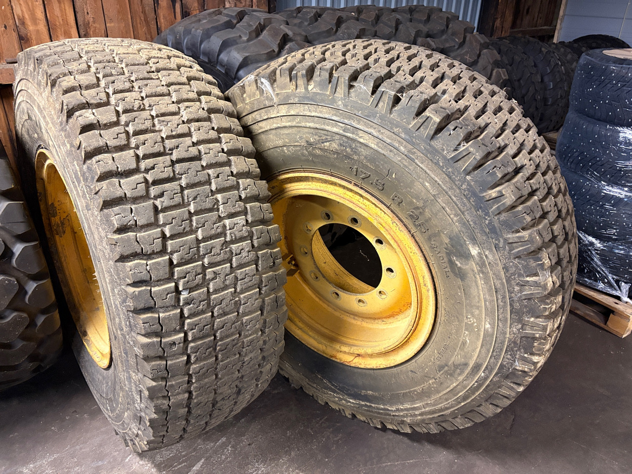 Nokian 17,5 R25 - Pneu pour Engins de chantier: photos 1 Nokian 17,5 R25 - Pneu pour Engins de chantier: photos 1
