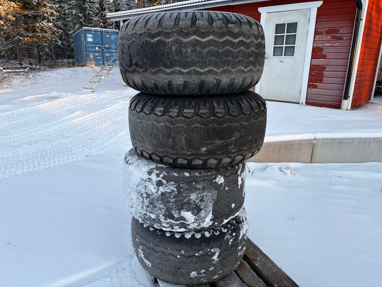 Starco AW 400/60-15.5 - Pneu pour Engins de chantier: photos 1 Starco AW 400/60-15.5 - Pneu pour Engins de chantier: photos 1