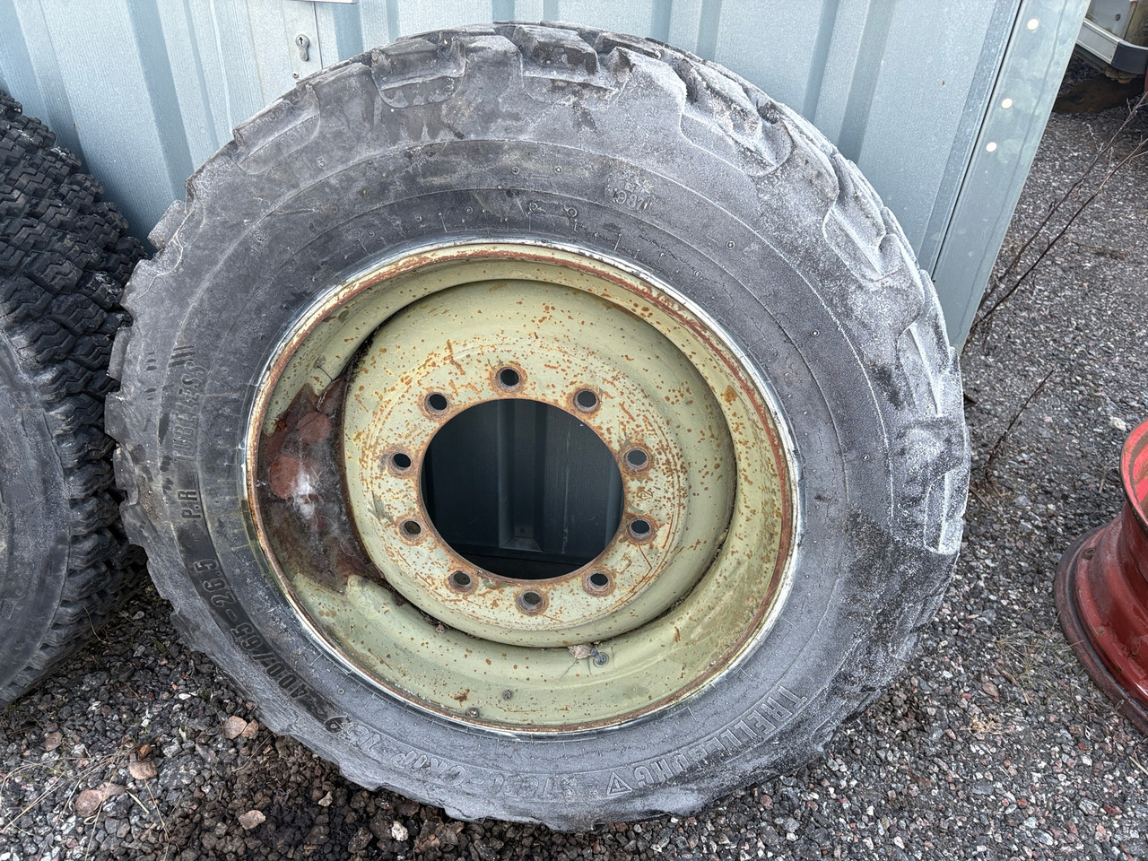 Trelleborg Steel-grip 159 - Pneu pour Engins de chantier: photos 1 Trelleborg Steel-grip 159 - Pneu pour Engins de chantier: photos 1