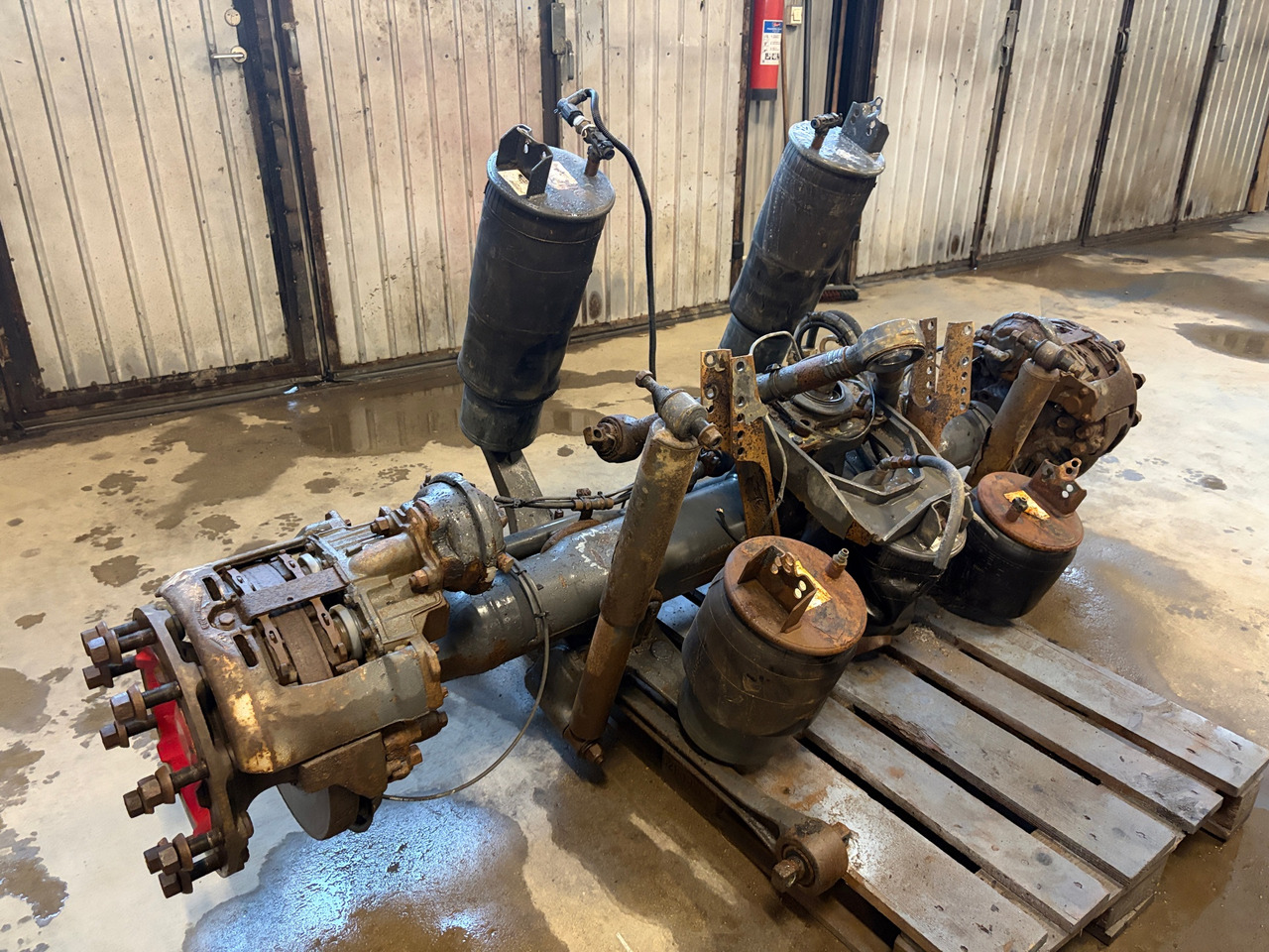 Volvo FH16 580 Tridem - Essieu avant pour Camion: photos 1 Volvo FH16 580 Tridem - Essieu avant pour Camion: photos 1