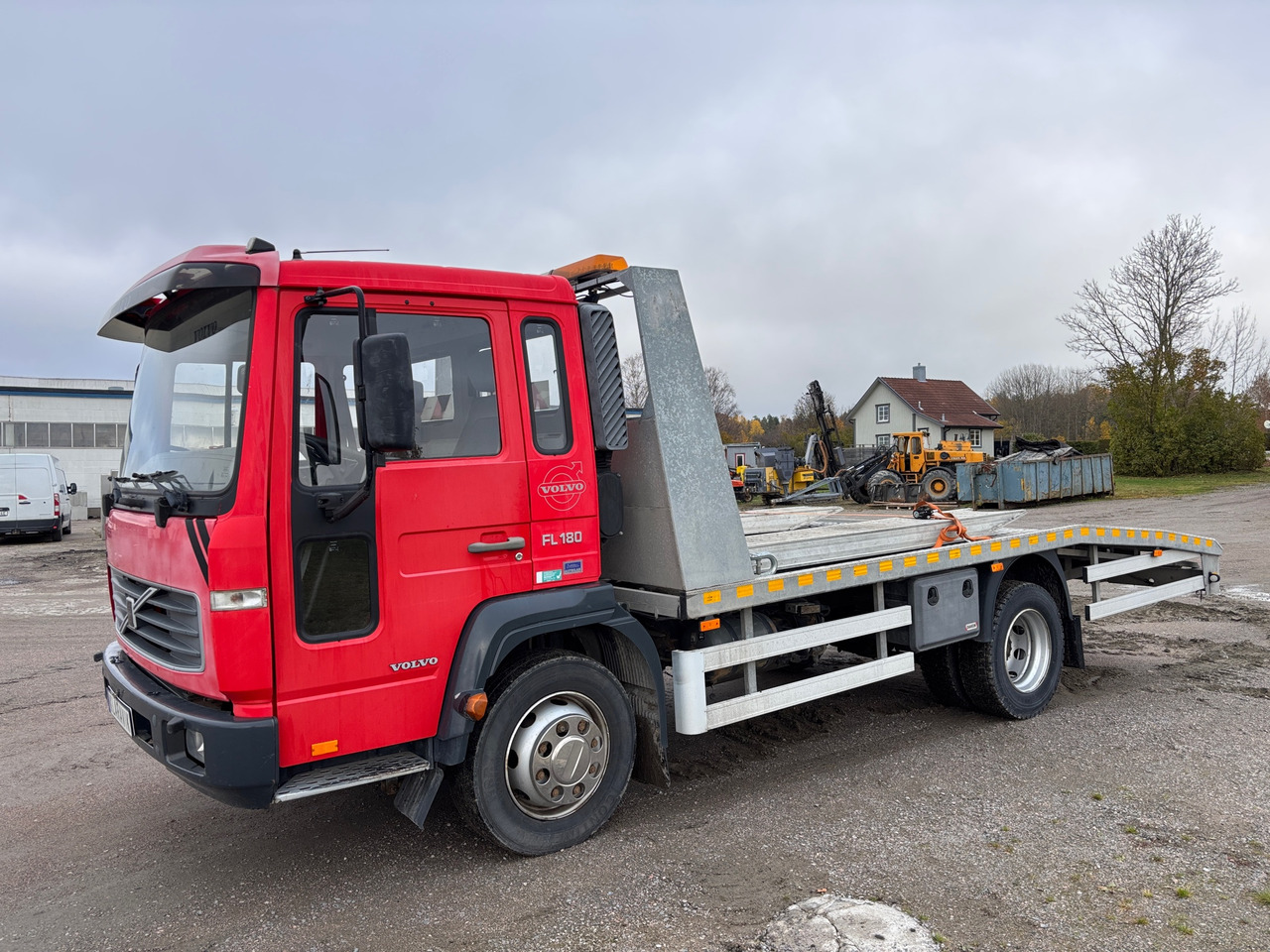 Volvo FL 180 4x2 - Camion plateau: photos 1 Volvo FL 180 4x2 - Camion plateau: photos 1