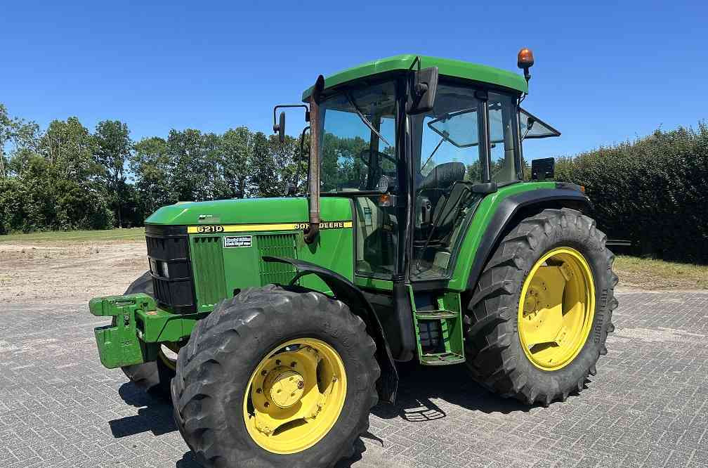 John Deere 6210 - Tracteur agricole: photos 1 John Deere 6210 - Tracteur agricole: photos 1