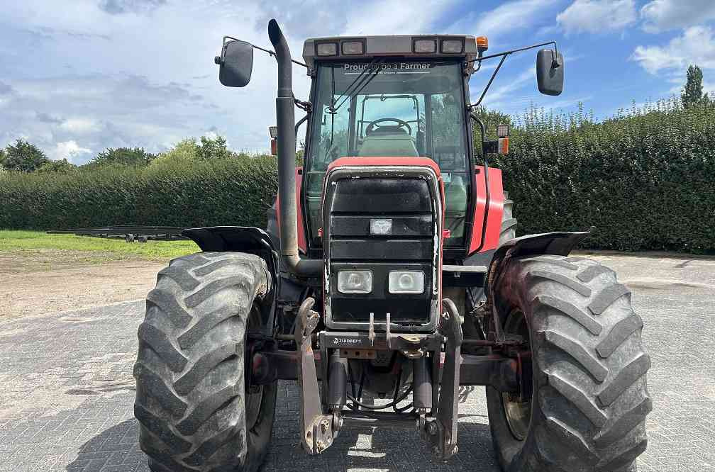 Massey Ferguson 8110 dynashift - Tracteur agricole: photos 5 Massey Ferguson 8110 dynashift - Tracteur agricole: photos 5