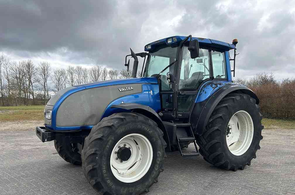 Valtra T130 trekker - Tracteur agricole: photos 1 Valtra T130 trekker - Tracteur agricole: photos 1