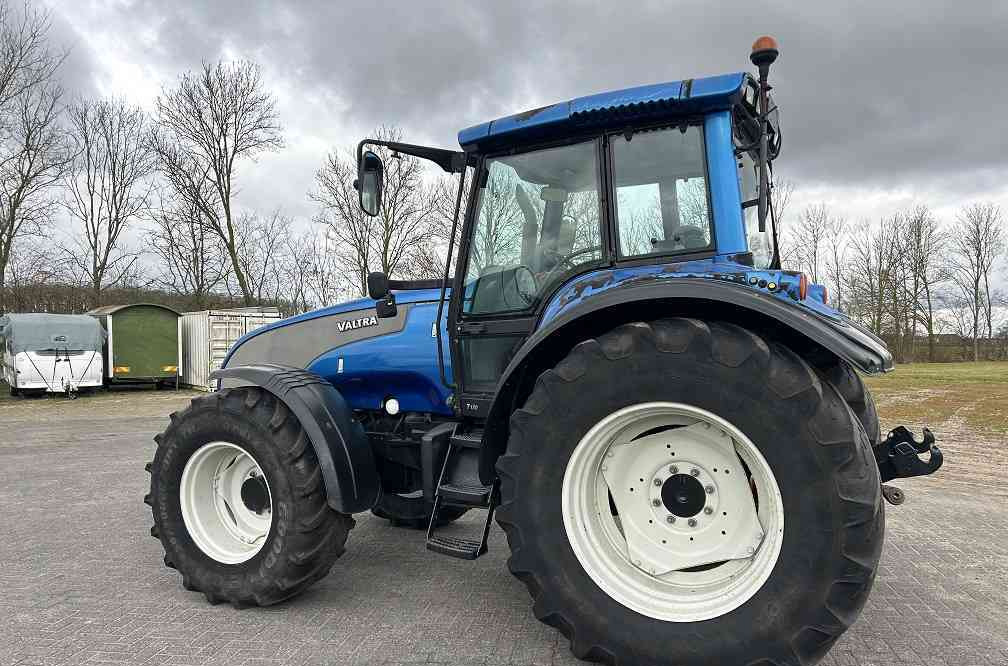 Valtra T130 trekker - Tracteur agricole: photos 2 Valtra T130 trekker - Tracteur agricole: photos 2