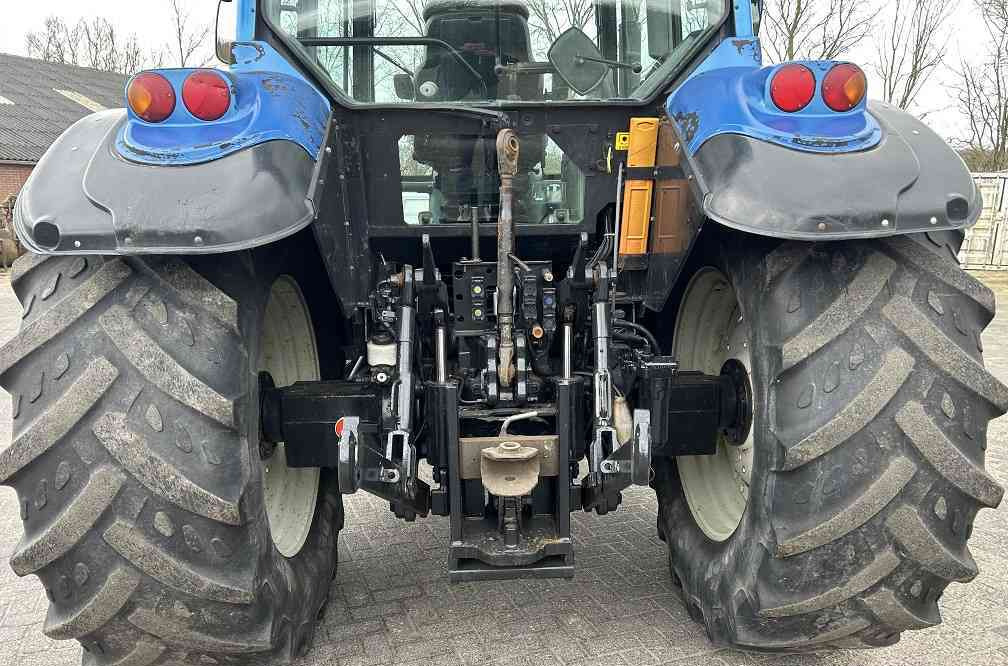 Valtra T130 trekker - Tracteur agricole: photos 3 Valtra T130 trekker - Tracteur agricole: photos 3