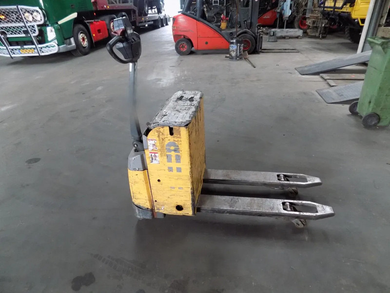 Atlet electrick lift choice off 3 pieces accu - Chariot élévateur électrique: photos 1 Atlet electrick lift choice off 3 pieces accu - Chariot élévateur électrique: photos 1