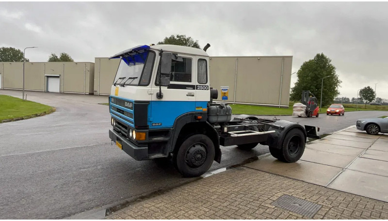 DAF 2500 Daf 2500 TI chassis - Tracteur routier: photos 2 DAF 2500 Daf 2500 TI chassis - Tracteur routier: photos 2