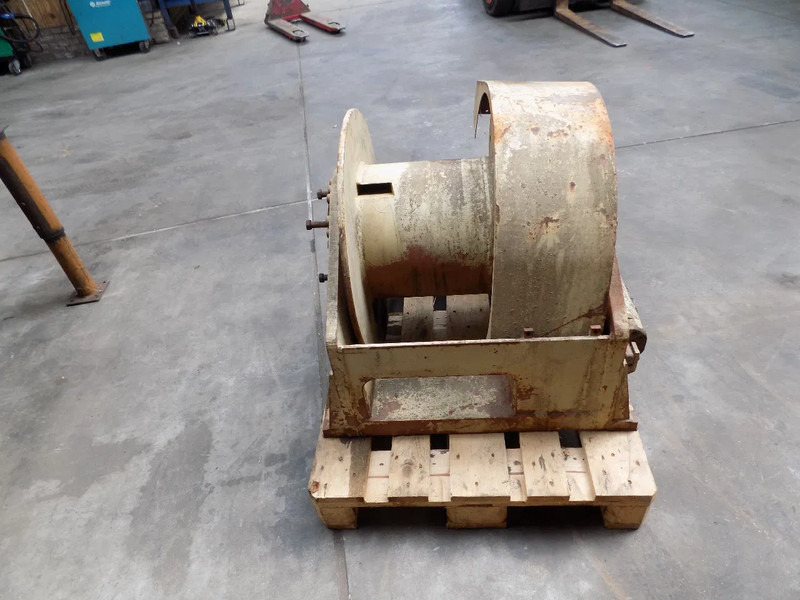 Lier-winch puls lier-puls winch met vrije val - Foreuse: photos 4 Lier-winch puls lier-puls winch met vrije val - Foreuse: photos 4