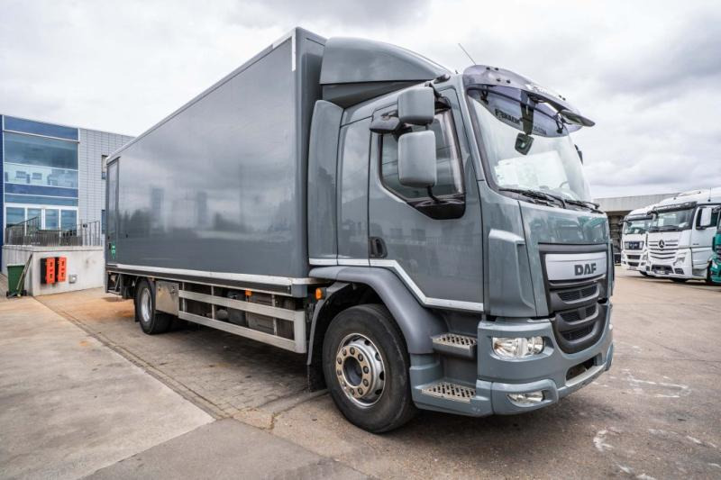DAF LF 55.220(19 T-E6 )+DHOLLANDIA 2TON - Camion fourgon: photos 2 DAF LF 55.220(19 T-E6 )+DHOLLANDIA 2TON - Camion fourgon: photos 2