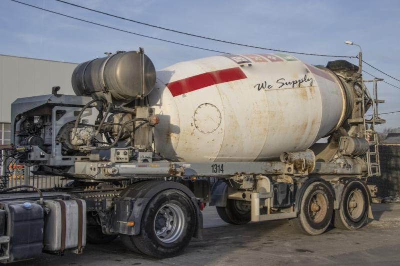 DE BUF BETON MIXER/MALAXEUR/MISCHER 10m3+MOTOR/MOTEUR - Semi-remorque malaxeur: photos 1 DE BUF BETON MIXER/MALAXEUR/MISCHER 10m3+MOTOR/MOTEUR - Semi-remorque malaxeur: photos 1