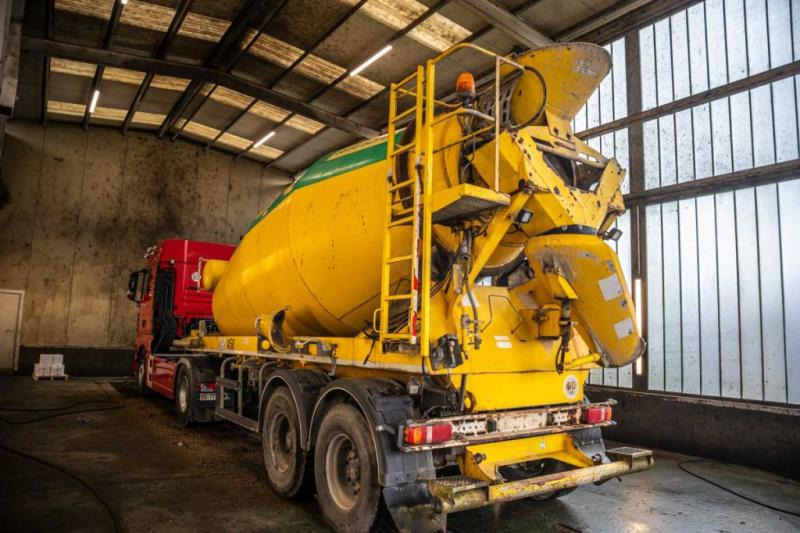 DE BUF BETON MIXER/MALAXEUR/MISCHER 12M3 - Semi-remorque malaxeur: photos 4 DE BUF BETON MIXER/MALAXEUR/MISCHER 12M3 - Semi-remorque malaxeur: photos 4