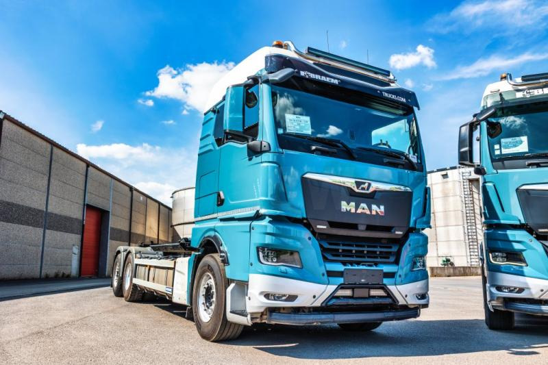 MAN TGX 26.510 6x2-4 LL + AJK - Camion ampliroll: photos 1 MAN TGX 26.510 6x2-4 LL + AJK - Camion ampliroll: photos 1