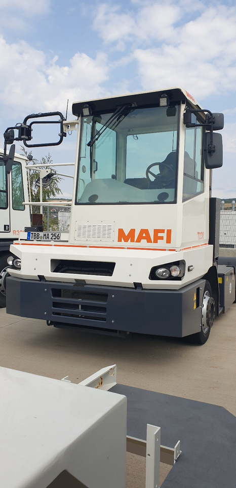 MAFI T230 - Tracteur portuaire: photos 1 MAFI T230 - Tracteur portuaire: photos 1