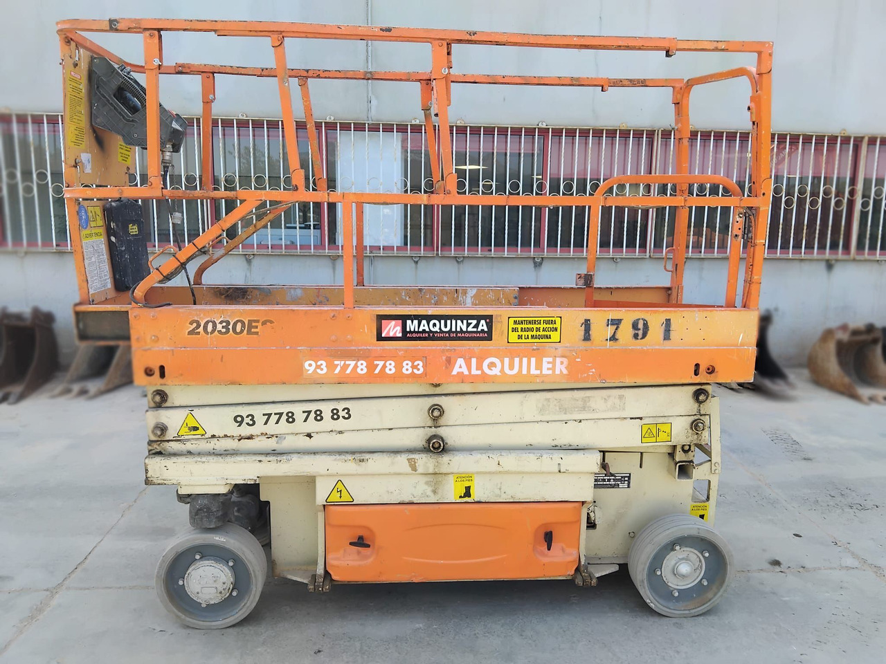 JLG 2030ES - Nacelle ciseaux: photos 1 JLG 2030ES - Nacelle ciseaux: photos 1