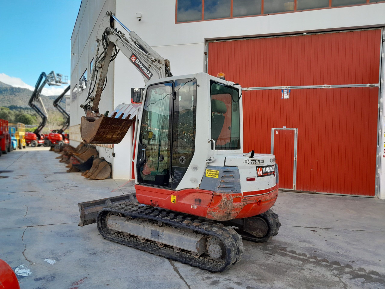 TAKEUCHI TB250 - Mini pelle: photos 1 TAKEUCHI TB250 - Mini pelle: photos 1