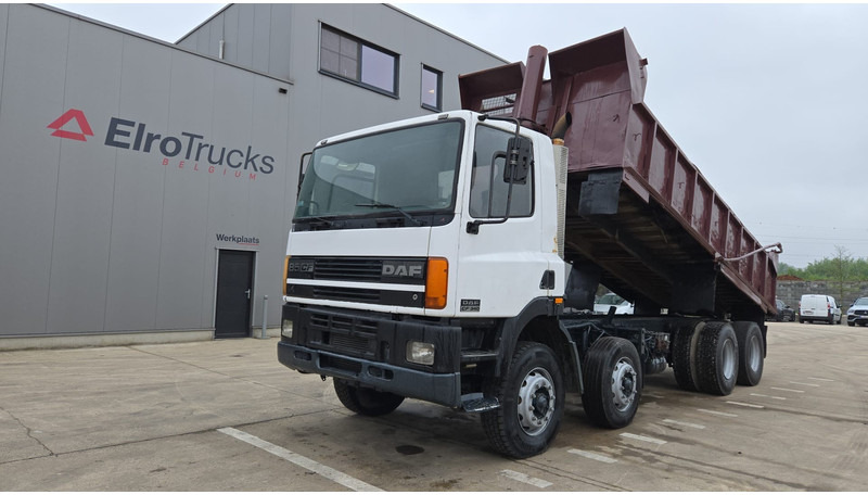 DAF 85 CF 340 (EURO 2 / MANUAL PUMP / STEEL SUSP. / POSSIBLE AS CHASSIS / 8X4) - Camion benne: photos 1 DAF 85 CF 340 (EURO 2 / MANUAL PUMP / STEEL SUSP. / POSSIBLE AS CHASSIS / 8X4) - Camion benne: photos 1