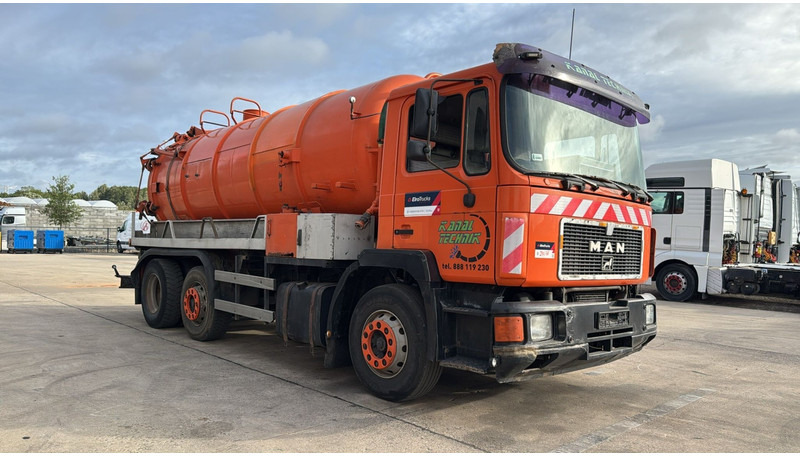 MAN 25.272 (MANUAL PUMP / POMPE MANUELLE / 15000 L) - Camion vidangeur: photos 2 MAN 25.272 (MANUAL PUMP / POMPE MANUELLE / 15000 L) - Camion vidangeur: photos 2