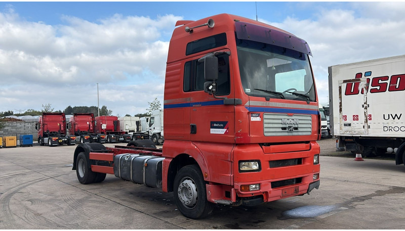 MAN TGA 18.410 (POMPE MANUELLE / MANUAL PUMP / BOITE MANUELLE / MANUAL GEARBOX) - Châssis cabine: photos 3 MAN TGA 18.410 (POMPE MANUELLE / MANUAL PUMP / BOITE MANUELLE / MANUAL GEARBOX) - Châssis cabine: photos 3