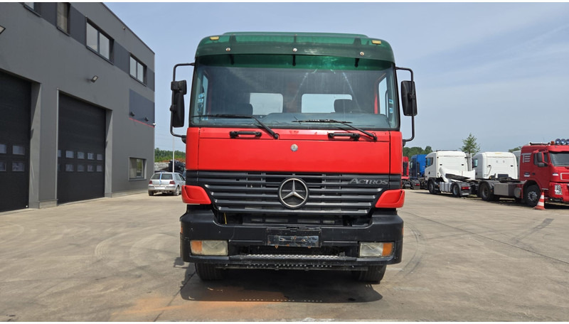 Mercedes-Benz ACTROS 2640 (EPS / 3 PEDALES / V6 / LAMES / GRAND PONT / EURO 2 / SEMI-AUTO) - Châssis cabine: photos 2 Mercedes-Benz ACTROS 2640 (EPS / 3 PEDALES / V6 / LAMES / GRAND PONT / EURO 2 / SEMI-AUTO) - Châssis cabine: photos 2