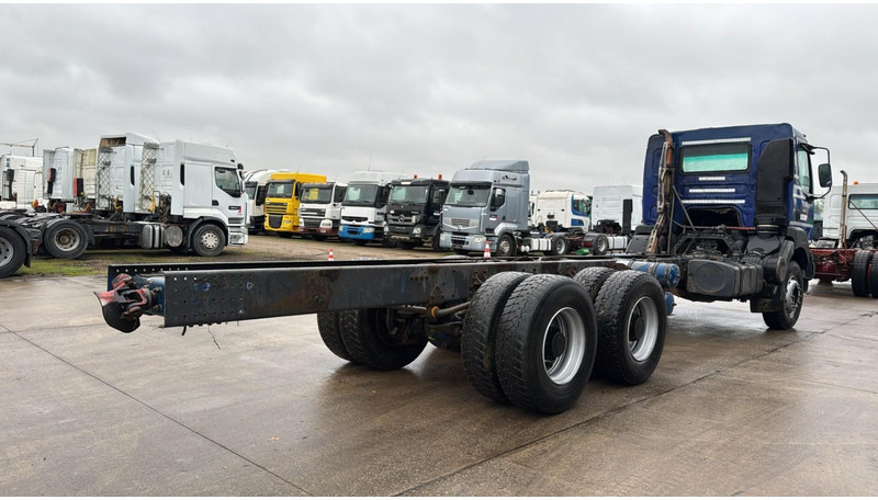 Renault Kerax 385 (POMPE MANUELLE / BOITE MANUELLE / LAMES / STEEL SUSP.) - Châssis cabine: photos 4 Renault Kerax 385 (POMPE MANUELLE / BOITE MANUELLE / LAMES / STEEL SUSP.) - Châssis cabine: photos 4