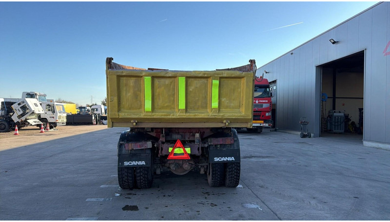 Scania 92 M (MANUAL PUMP / 6X4 / STEEL SUSP. / LAMES / POMPE MANUELLE) - Camion benne: photos 5 Scania 92 M (MANUAL PUMP / 6X4 / STEEL SUSP. / LAMES / POMPE MANUELLE) - Camion benne: photos 5