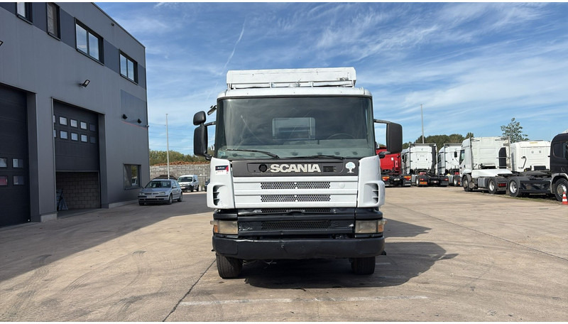 Scania 94 - 260 (BOITE MANUELLE / LAMES / STEEL SUSP. / 6X4 / MANUAL GEARBOX) - Camion benne: photos 2 Scania 94 - 260 (BOITE MANUELLE / LAMES / STEEL SUSP. / 6X4 / MANUAL GEARBOX) - Camion benne: photos 2