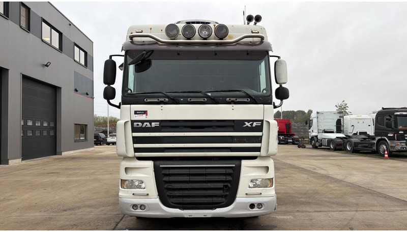 DAF 105 XF 410 (BOITE MANUELLE / MANUAL GEARBOX) - Tracteur routier: photos 2 DAF 105 XF 410 (BOITE MANUELLE / MANUAL GEARBOX) - Tracteur routier: photos 2