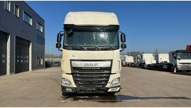 DAF 106 XF 460 (BOITE MANUELLE / MANUAL GEARBOX / 834.000 KM / EURO 6) - Tracteur routier: photos 2 DAF 106 XF 460 (BOITE MANUELLE / MANUAL GEARBOX / 834.000 KM / EURO 6) - Tracteur routier: photos 2