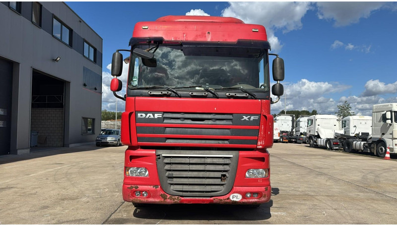 DAF XF 105.410 (BOITE MANUELLE / MANUAL GEARBOX) - Tracteur routier: photos 2 DAF XF 105.410 (BOITE MANUELLE / MANUAL GEARBOX) - Tracteur routier: photos 2