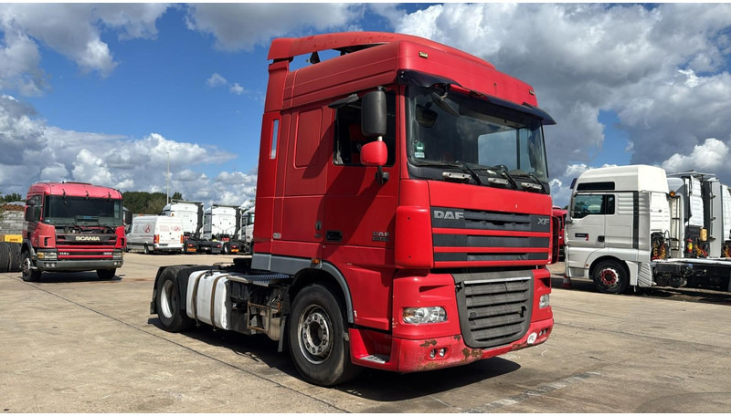 DAF XF 105.410 (BOITE MANUELLE / MANUAL GEARBOX) - Tracteur routier: photos 3 DAF XF 105.410 (BOITE MANUELLE / MANUAL GEARBOX) - Tracteur routier: photos 3