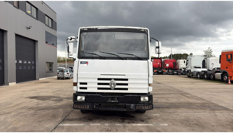 Renault R 385 Major (2 CULASSE / LAMES / GRAND PONT / STEEL SUSP. / MANUAL PUMP / POMPE MANUELLE) - Tracteur routier: photos 4 Renault R 385 Major (2 CULASSE / LAMES / GRAND PONT / STEEL SUSP. / MANUAL PUMP / POMPE MANUELLE) - Tracteur routier: photos 4