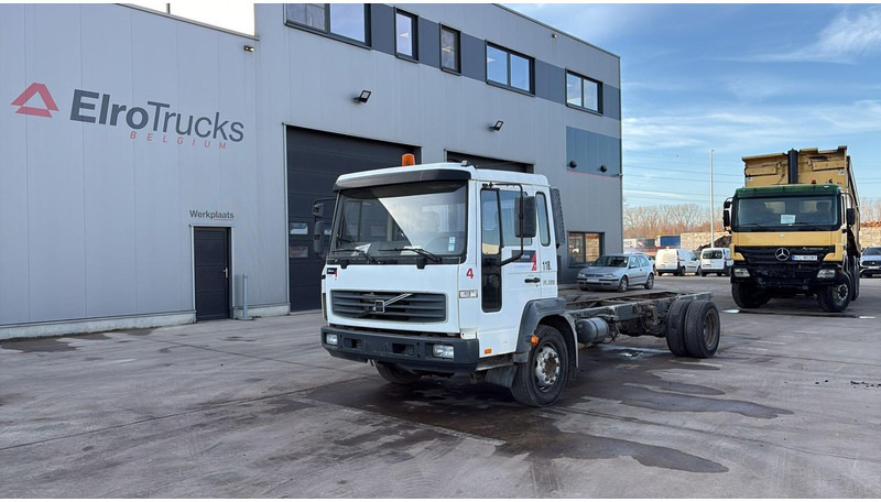 Volvo FL 220 (BELGIAN TRUCK / BOITE MANUELLE / MANUAL GEARBOX) - Châssis cabine: photos 1 Volvo FL 220 (BELGIAN TRUCK / BOITE MANUELLE / MANUAL GEARBOX) - Châssis cabine: photos 1