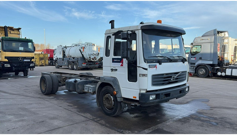 Volvo FL 220 (BELGIAN TRUCK / BOITE MANUELLE / MANUAL GEARBOX) - Châssis cabine: photos 3 Volvo FL 220 (BELGIAN TRUCK / BOITE MANUELLE / MANUAL GEARBOX) - Châssis cabine: photos 3