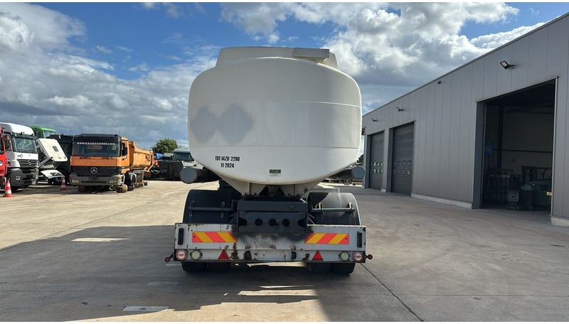 Volvo FL 6-18 (12400 LITERS / 3 COMPARTIMENTS / EURO 2 / STEEL SUSP. / LAMES) - Camion citerne: photos 5 Volvo FL 6-18 (12400 LITERS / 3 COMPARTIMENTS / EURO 2 / STEEL SUSP. / LAMES) - Camion citerne: photos 5