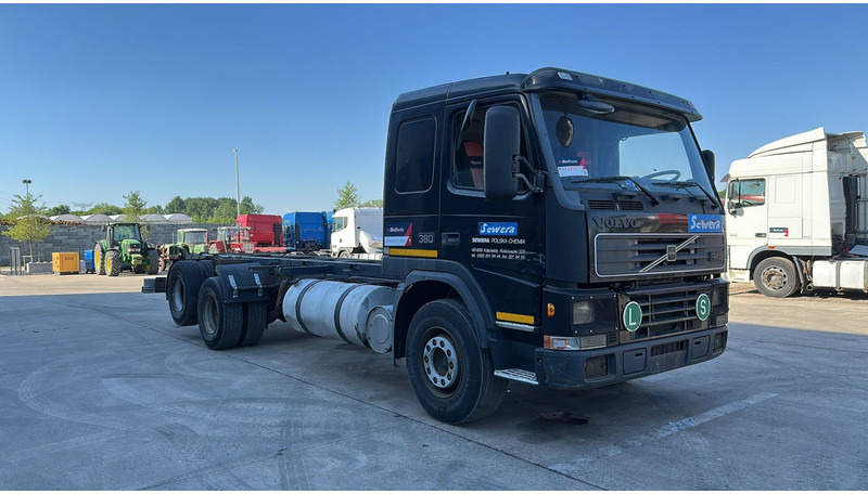 Volvo FM 12 - 380 (FULL STEEL SUSP. / SUSP. LAMES / CHASSIS LONGUE / 10 TYRES / TRES BONNE ETAT) - Châssis cabine: photos 3 Volvo FM 12 - 380 (FULL STEEL SUSP. / SUSP. LAMES / CHASSIS LONGUE / 10 TYRES / TRES BONNE ETAT) - Châssis cabine: photos 3