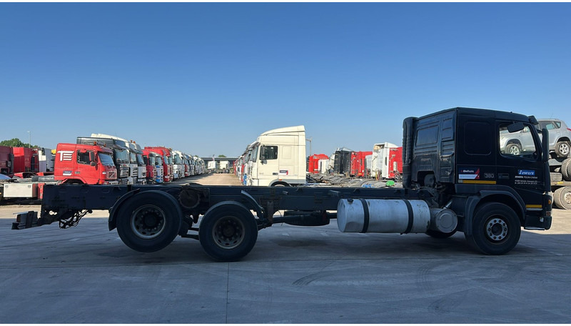 Volvo FM 12 - 380 (FULL STEEL SUSP. / SUSP. LAMES / CHASSIS LONGUE / 10 TYRES / TRES BONNE ETAT) - Châssis cabine: photos 4 Volvo FM 12 - 380 (FULL STEEL SUSP. / SUSP. LAMES / CHASSIS LONGUE / 10 TYRES / TRES BONNE ETAT) - Châssis cabine: photos 4