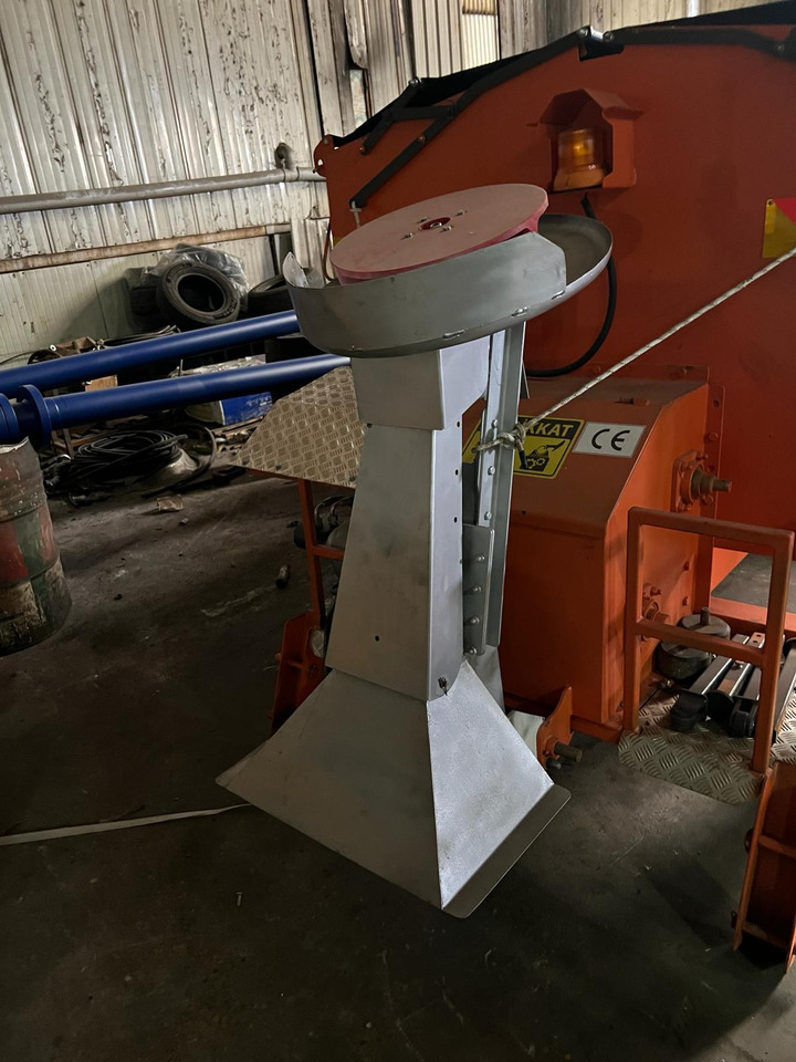 GALEN Salt Spreader for Truck from Stock! - Epandeur de sable pour Camion isothermique: photos 1 GALEN Salt Spreader for Truck from Stock! - Epandeur de sable pour Camion isothermique: photos 1