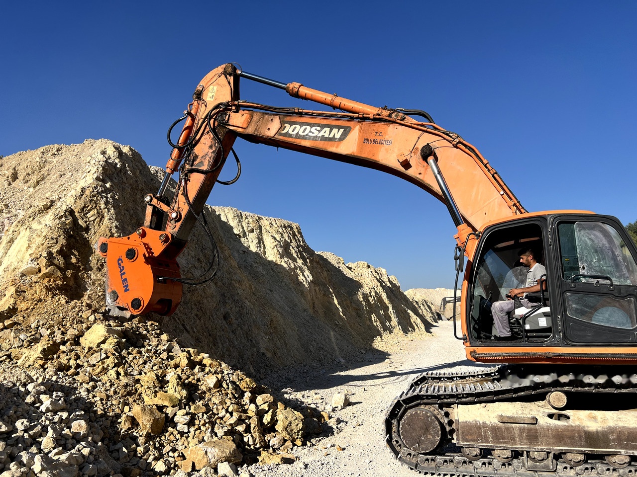 GALEN Vibro Ripper - Ripper pour Pelle sur chenille: photos 1 GALEN Vibro Ripper - Ripper pour Pelle sur chenille: photos 1