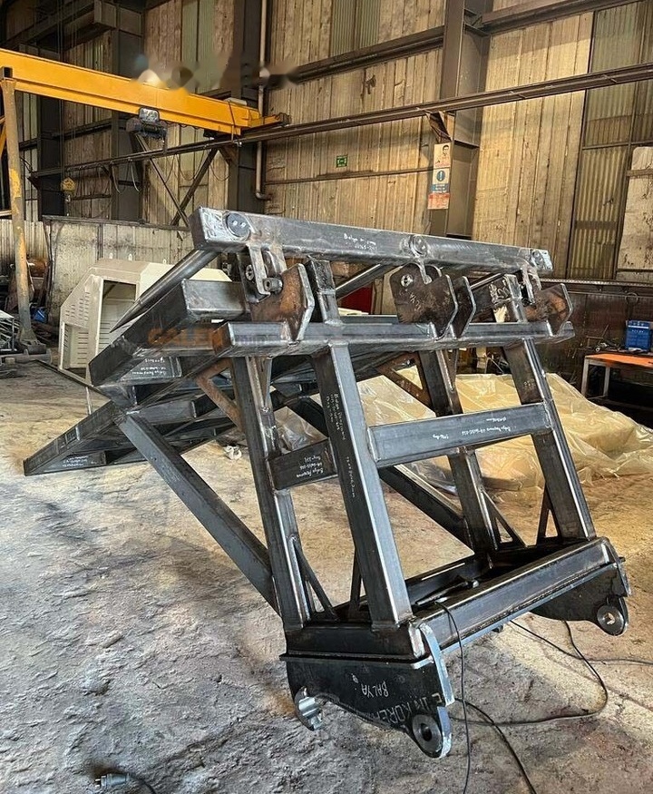 Galen Loader Bale Spear Attachment - Fourches pour Machine agricole: photos 3 Galen Loader Bale Spear Attachment - Fourches pour Machine agricole: photos 3