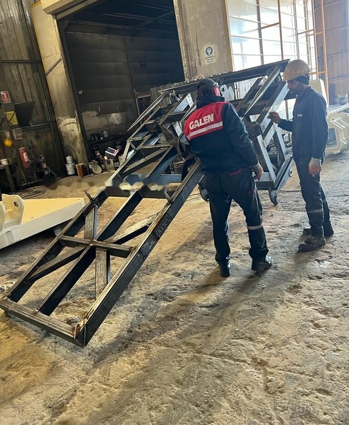 Galen Loader Bale Spear Attachment - Fourches pour Machine agricole: photos 2 Galen Loader Bale Spear Attachment - Fourches pour Machine agricole: photos 2