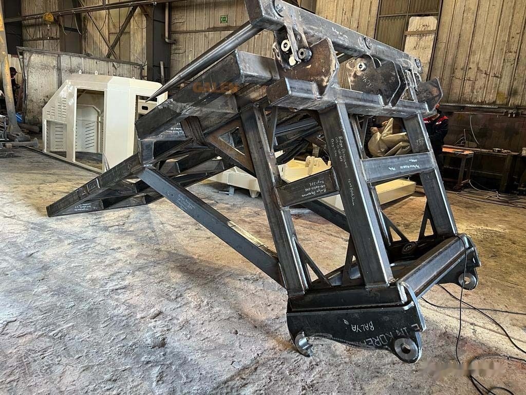 Galen Loader Bale Spear Attachment - Fourches pour Machine agricole: photos 1 Galen Loader Bale Spear Attachment - Fourches pour Machine agricole: photos 1