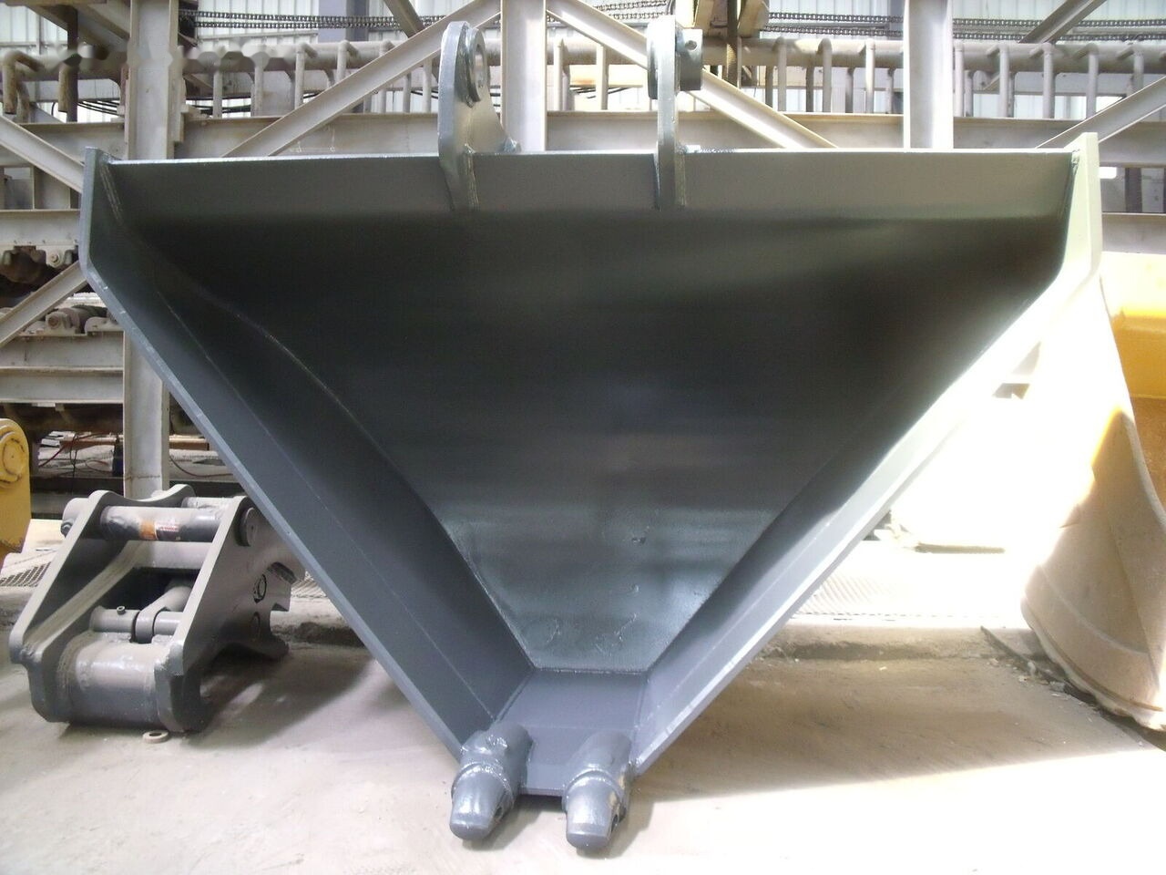 Galen TRAPEZOID BUCKET (V Ditch Bucket) - Godet pour pelle: photos 3 Galen TRAPEZOID BUCKET (V Ditch Bucket) - Godet pour pelle: photos 3